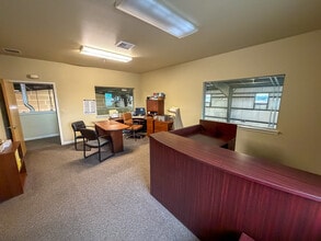 2000 SW Badger Ave, Redmond, OR for lease Interior Photo- Image 2 of 15