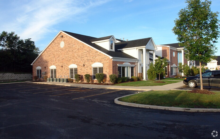 33 W Higgins Rd, South Barrington, IL à vendre - Photo du bâtiment - Image 2 de 3