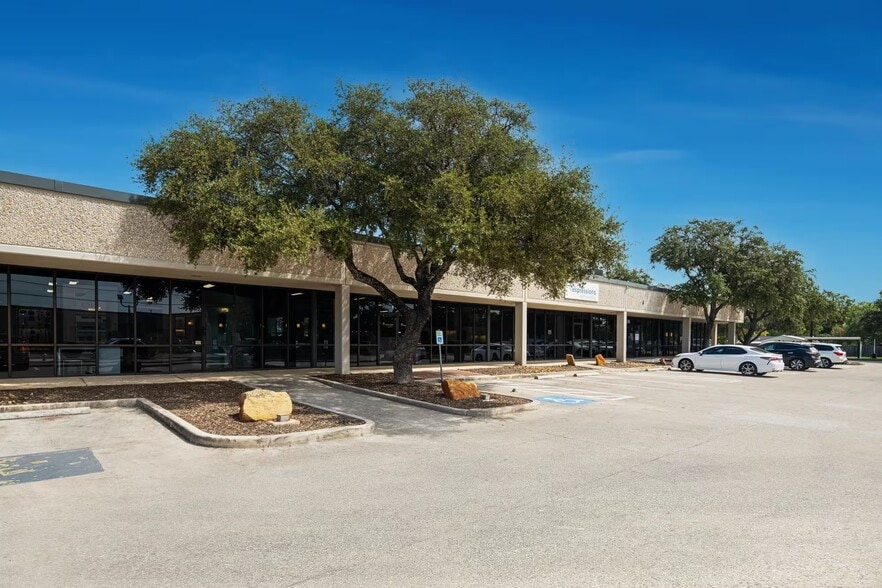 9901 Broadway St, San Antonio, TX for lease - Building Photo - Image 3 of 7
