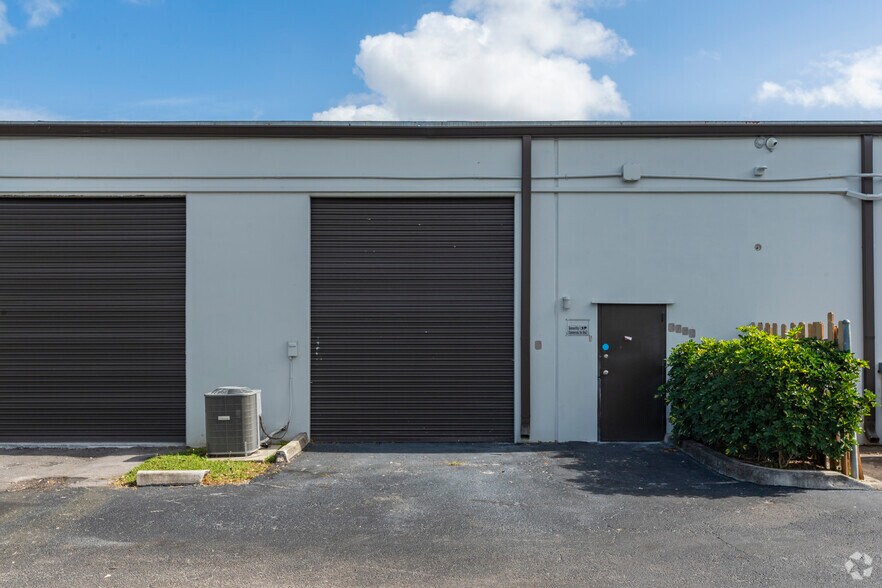 6555 N Powerline Rd, Fort Lauderdale, FL à louer - Photo du bâtiment - Image 2 de 9