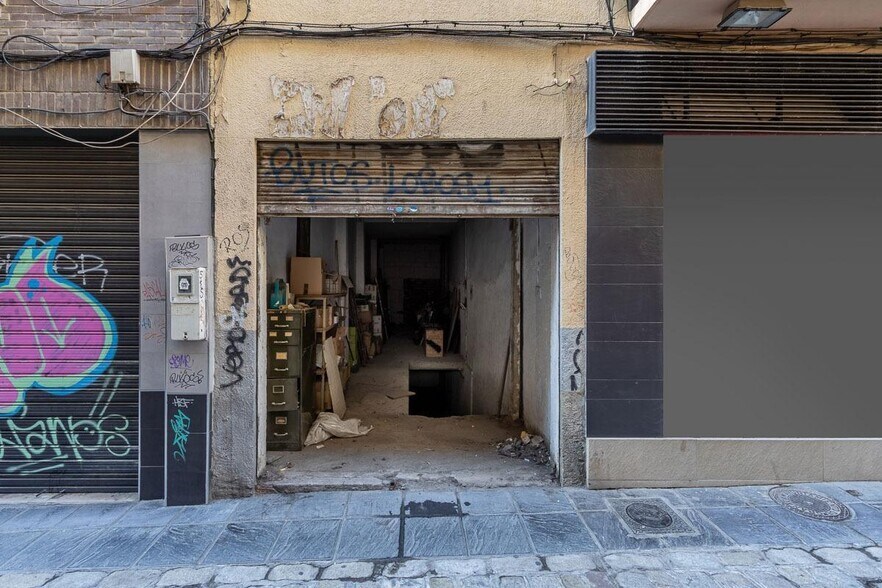 Commerce de détail dans Granada, Granada à vendre - Photo du bâtiment - Image 3 de 16