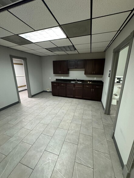 8717 Windswept Ln, Houston, TX à louer - Photo du bâtiment - Image 2 de 15