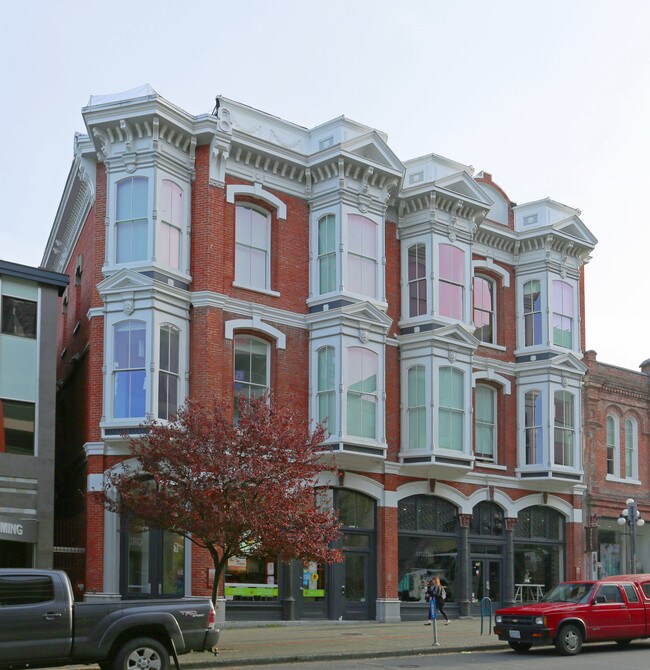 Plus de détails pour 550-554 Yates St, Victoria, BC - Commerce de détail à louer