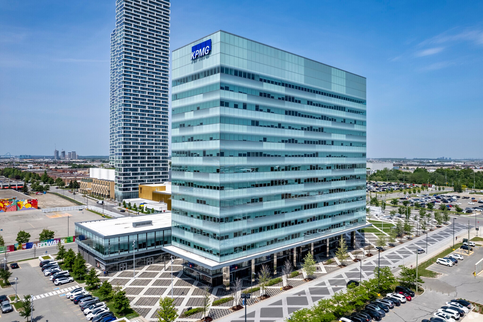 100 New Park Pl, Vaughan, ON à vendre Photo du bâtiment- Image 1 de 1