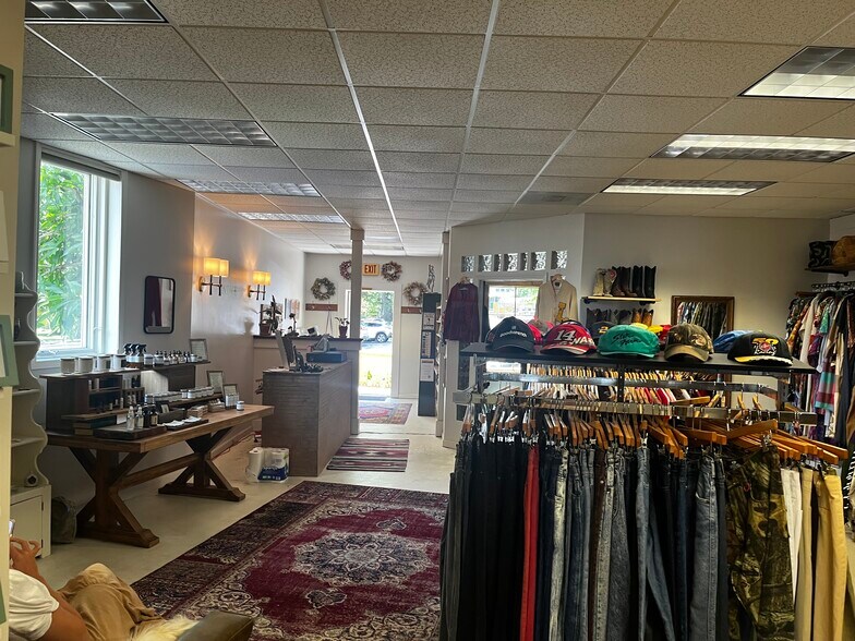 104 Church St, Black Mountain, NC à vendre - Photo du bâtiment - Image 3 de 4