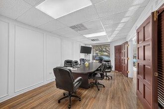 108-110 W Grove St, Kaufman, TX for lease Interior Photo- Image 2 of 35