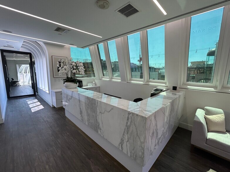421 N Rodeo Dr, Beverly Hills, CA à louer - Photo du bâtiment - Image 2 de 11