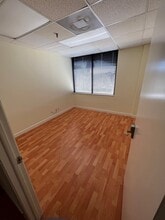 915 Middle River Dr, Fort Lauderdale, FL for lease Interior Photo- Image 2 of 4
