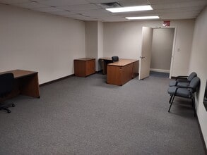 801 W Bay Dr, Largo, FL à louer Photo intérieure- Image 2 de 7