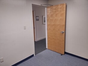 801 W Bay Dr, Largo, FL à louer Photo intérieure- Image 2 de 15