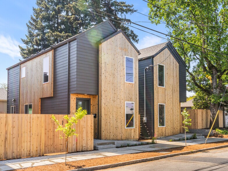 4893 NE Cesar E Chavez Blvd, Portland, OR for sale - Building Photo - Image 2 of 17
