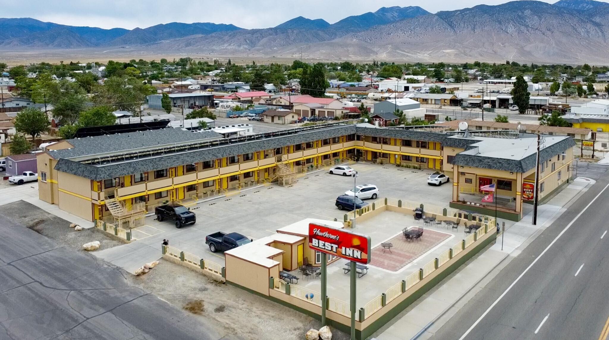 Hawthorne, NV Portfolio portefeuille de 2 propriétés à vendre sur LoopNet.ca Photo du bâtiment- Image 1 de 59