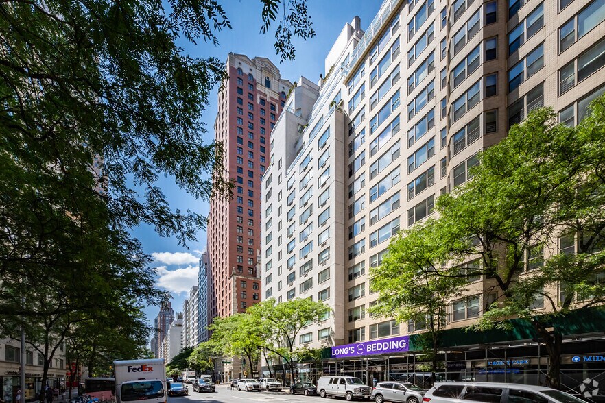 184-188 E 70th St, New York, NY à vendre - Photo du bâtiment - Image 3 de 7
