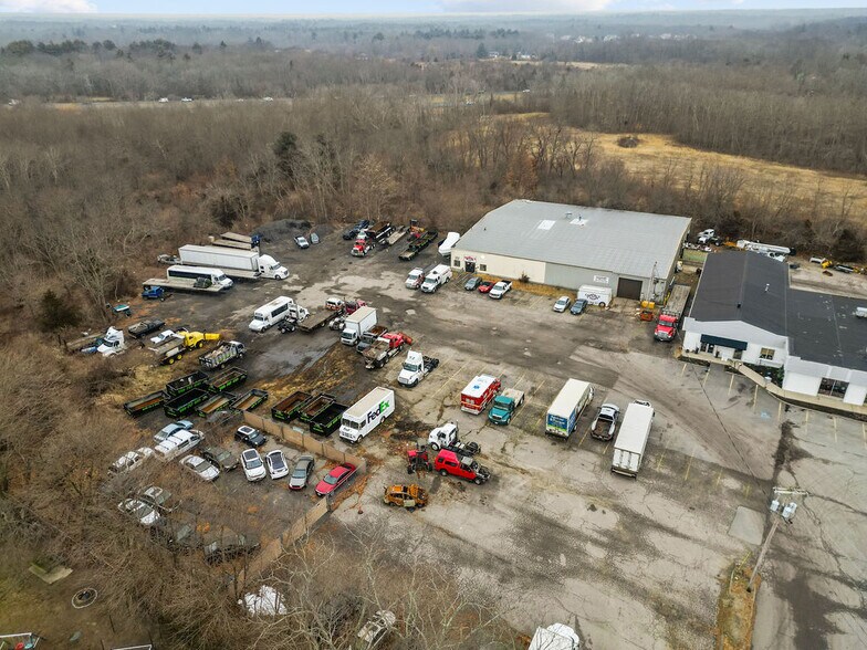 2555 Gar Hwy, Swansea, MA à vendre - Photo du bâtiment - Image 2 de 15