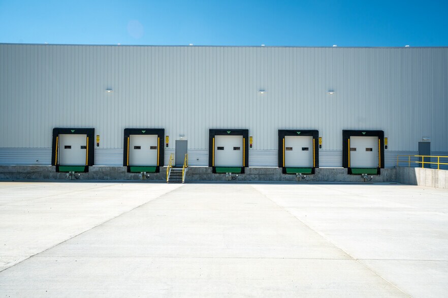 1101 N Center Rd, Flint, MI à louer - Photo du bâtiment - Image 3 de 10