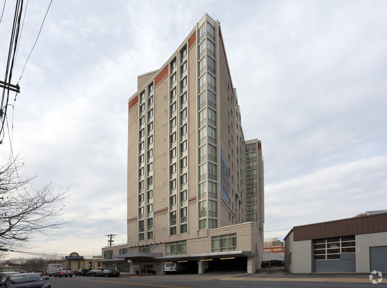 8060 13th St, Silver Spring, MD for lease - Primary Photo - Image 1 of 35