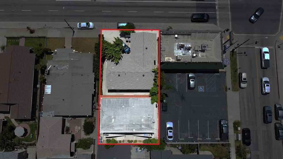 2415 E 7th St, Long Beach, CA à vendre - Photo du bâtiment - Image 2 de 21