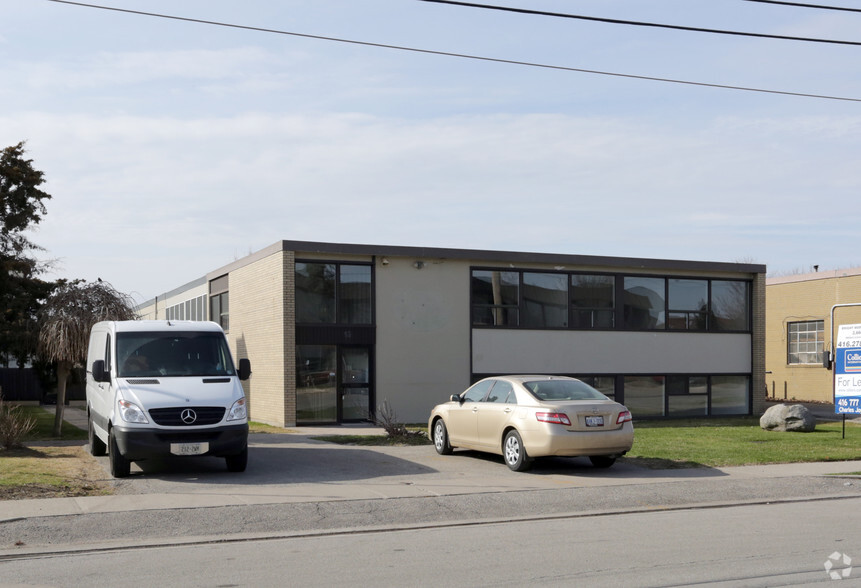 95 Advance Rd, Toronto, ON for lease - Primary Photo - Image 1 of 2