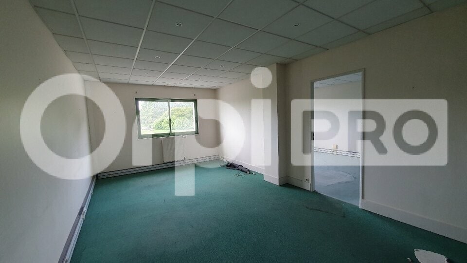 Office in Gretz-Armainvilliers for lease - Interior Photo - Image 2 of 6