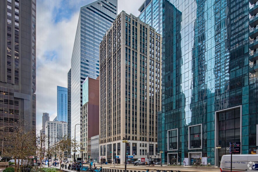 180 N Michigan Ave, Chicago, IL à louer - Photo du bâtiment - Image 3 de 14