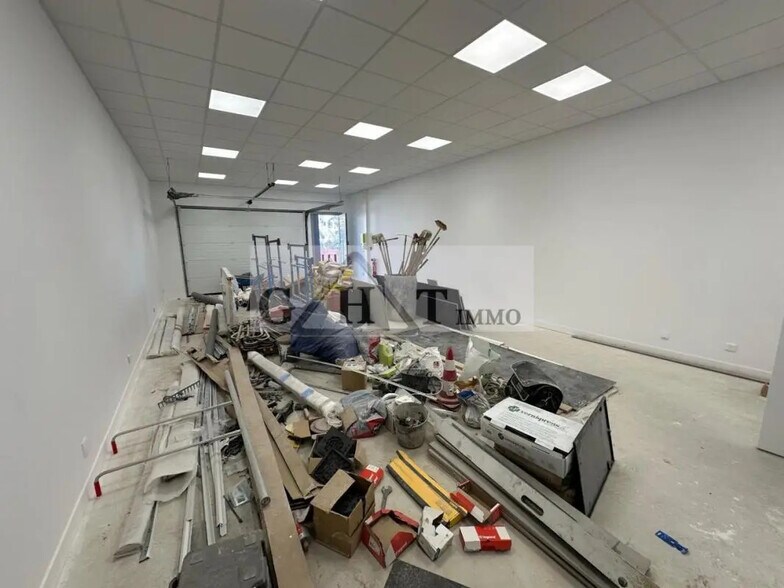 Industrial in Saint-Michel-sur-Orge for lease - Interior Photo - Image 2 of 5