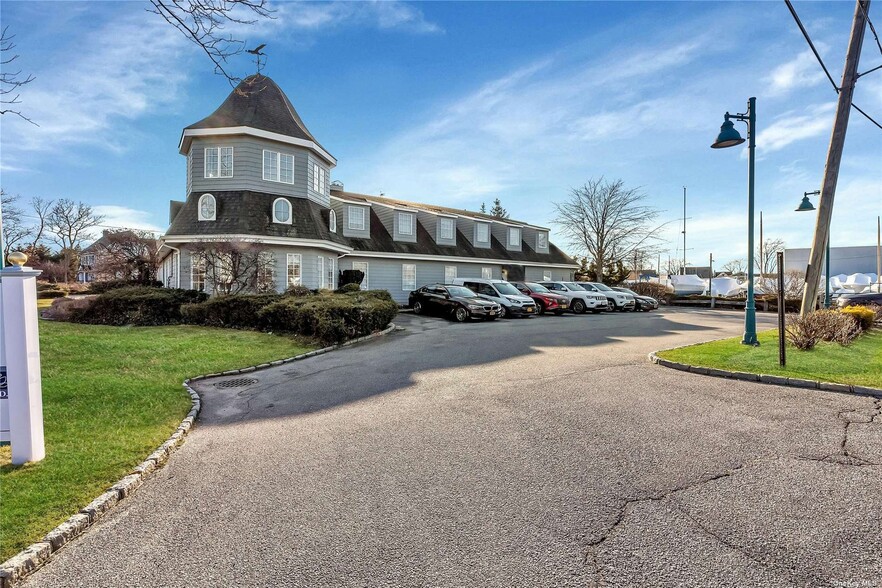 320 Montauk Hwy, West Islip, NY à vendre - Photo du b timent - Image 2 de 31