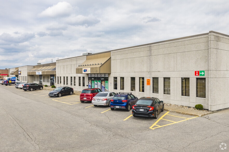 3401-3421 Boul Industriel, Laval, QC for lease - Building Photo - Image 2 of 6