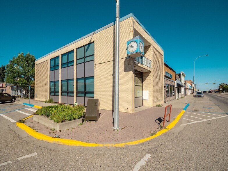 4901 1 St W, Claresholm, AB à vendre - Photo du bâtiment - Image 3 de 10