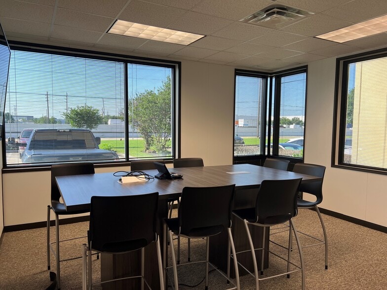 8400 N Sam Houston Pky W, Houston, TX for lease - Building Photo - Image 2 of 12