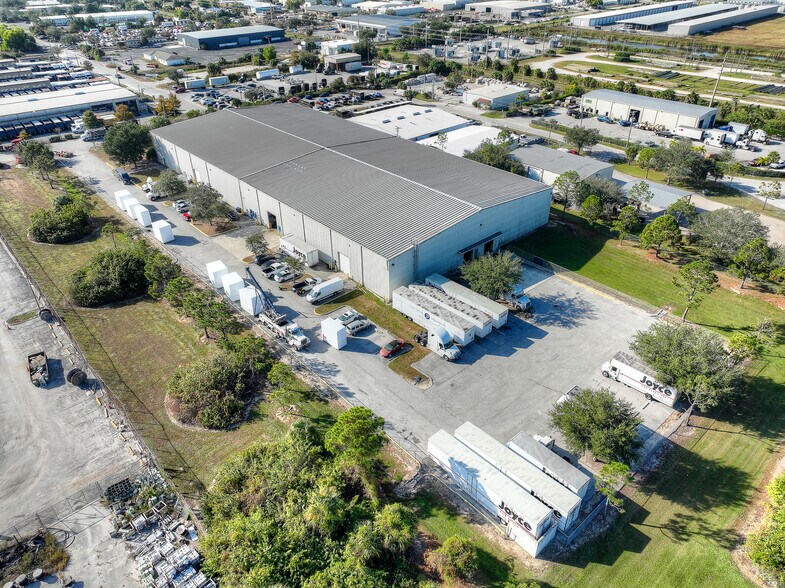 2890 Cargo St, Fort Myers, FL à louer - Photo du bâtiment - Image 1 de 10