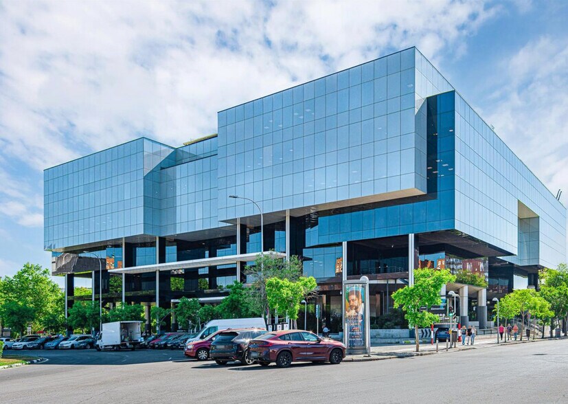 Calle de Arequipa, 1, Madrid, Madrid à louer - Photo du bâtiment - Image 2 de 4