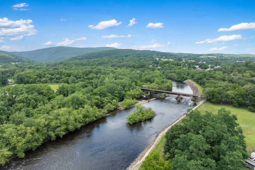 500 Bridge St, Weissport, PA à vendre - Photo du bâtiment - Image 2 de 135
