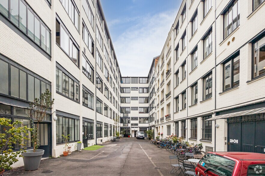 Office in Paris for lease - Building Photo - Image 2 of 5