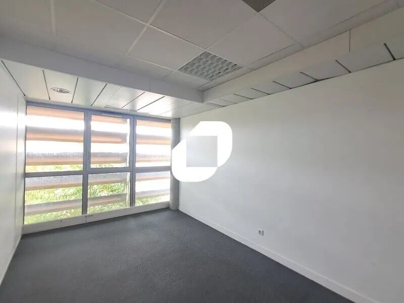 Office in Bordeaux for lease Interior Photo- Image 1 of 16