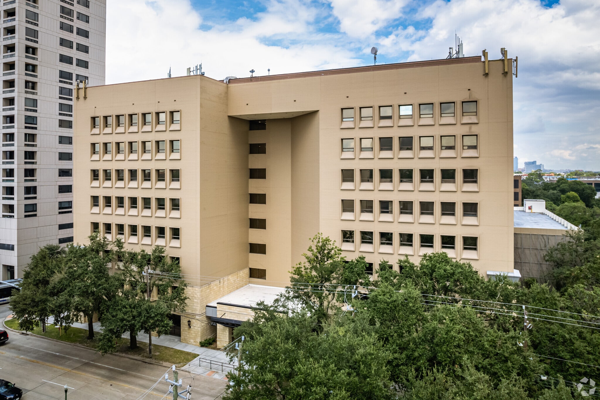 1213 Hermann Dr, Houston, TX à louer Photo du bâtiment- Image 1 de 9