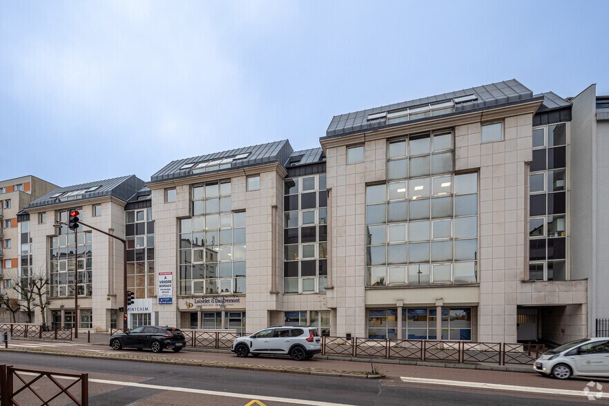 Rue Du Pont Colbert, Versailles for lease - Building Photo - Image 2 of 2