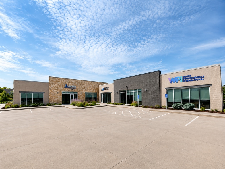 9400 Plum Dr, Urbandale, IA for lease - Building Photo - Image 2 of 9