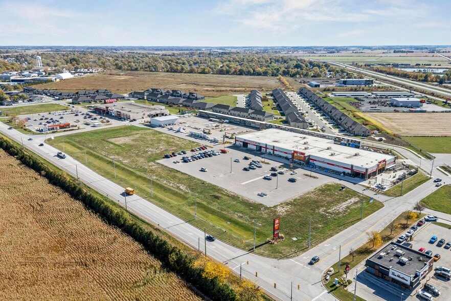 379 Maidstone Av E, Essex, ON à louer - Photo principale - Image 1 de 1