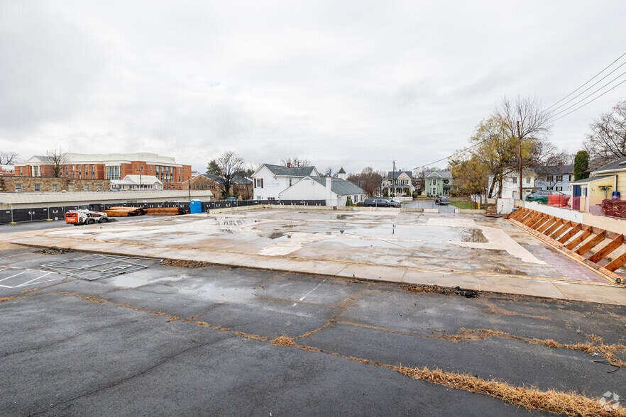 206 E Market St, Leesburg, VA à vendre - Photo du bâtiment - Image 2 de 2