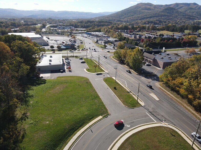 100 E Highland Rd, Johnson City, TN à vendre - Photo du bâtiment - Image 3 de 17
