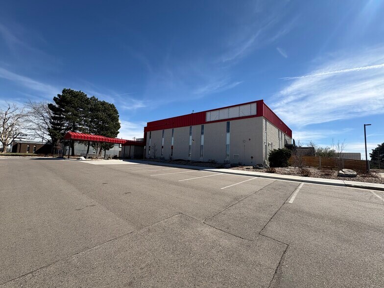 6750 Stapleton Dr S, Denver, CO à louer - Photo du bâtiment - Image 2 de 6