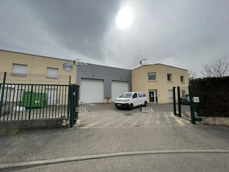 Industriel dans Vénissieux à louer Photo du bâtiment- Image 1 de 17