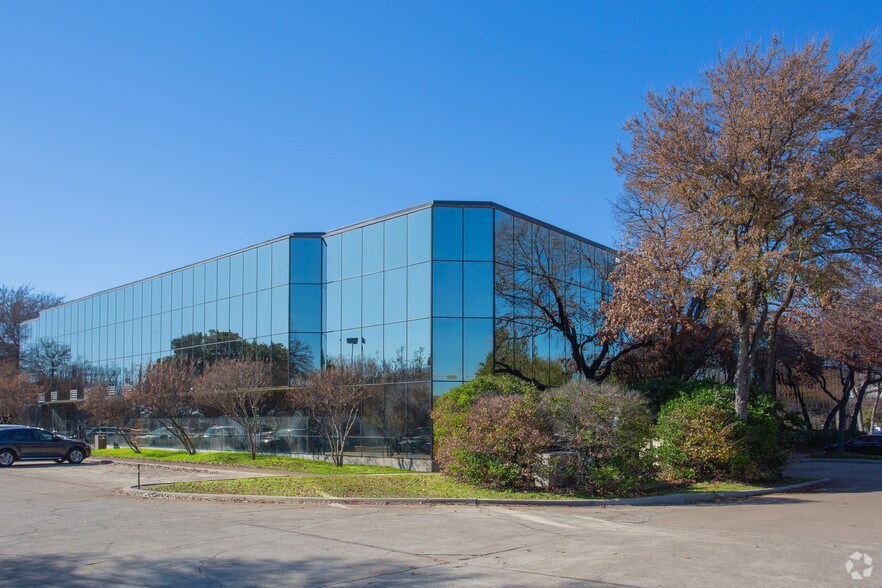 1230 River Bend Dr, Dallas, TX à louer - Photo du bâtiment - Image 1 de 13