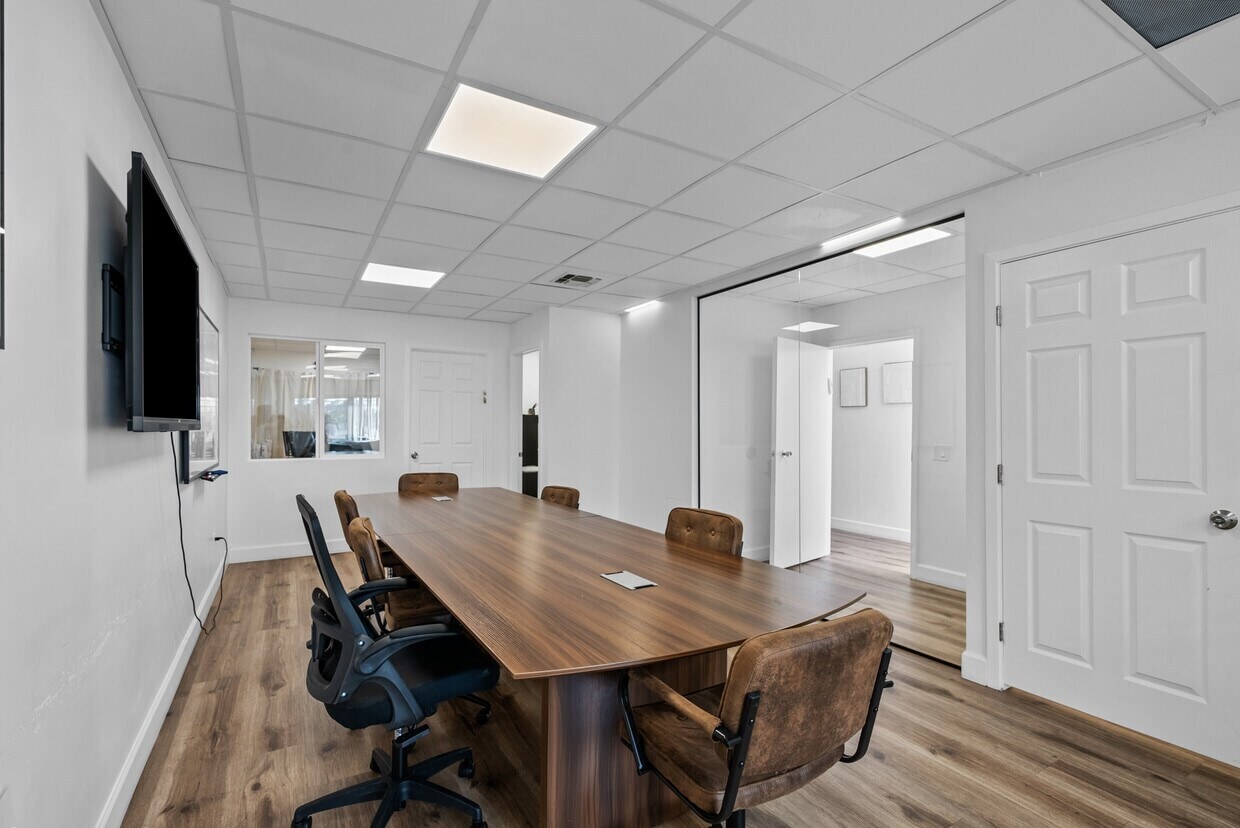 14530 Hamlin St, Van Nuys, CA for lease Interior Photo- Image 1 of 10