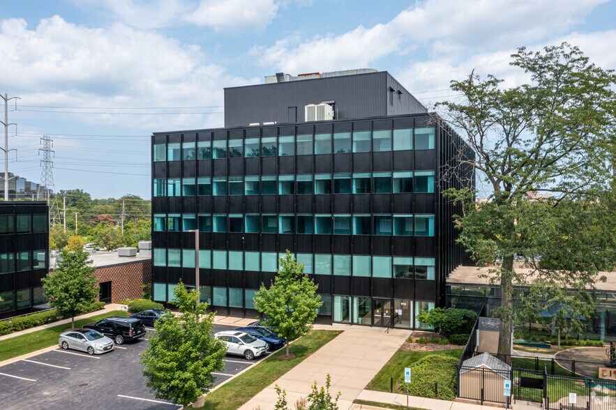 9933 Woods Dr, Skokie, IL à louer - Photo du bâtiment - Image 3 de 14