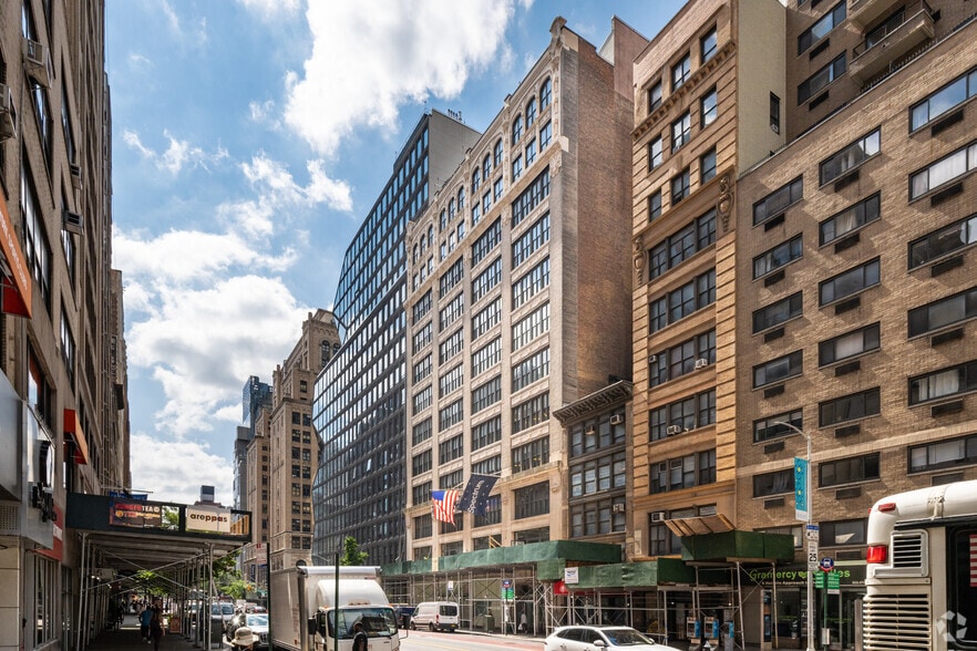 120 E 23rd St, New York, NY à louer - Photo du bâtiment - Image 3 de 7