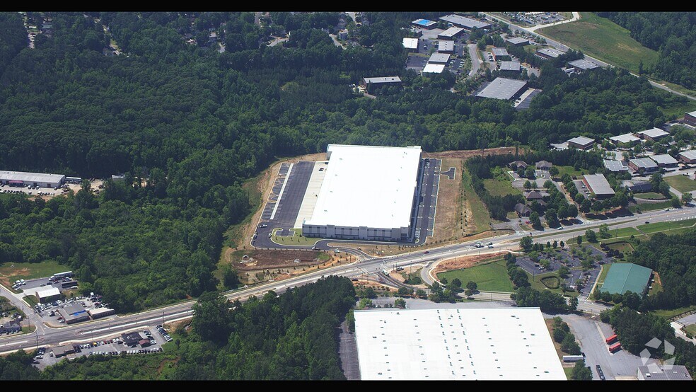 2751 Buford Hwy, Buford, GA à louer - Vidéo aérienne - Image 2 de 2