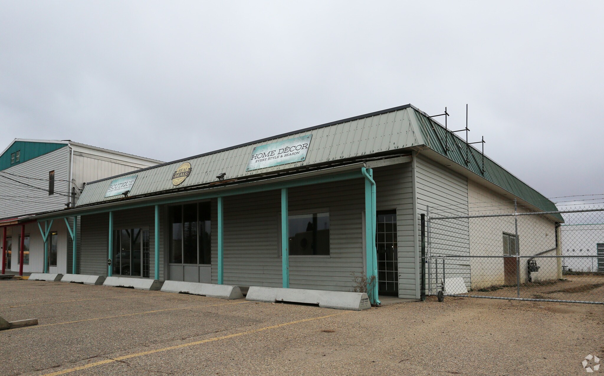 5233 54 Ave, Red Deer, AB for sale Primary Photo- Image 1 of 1