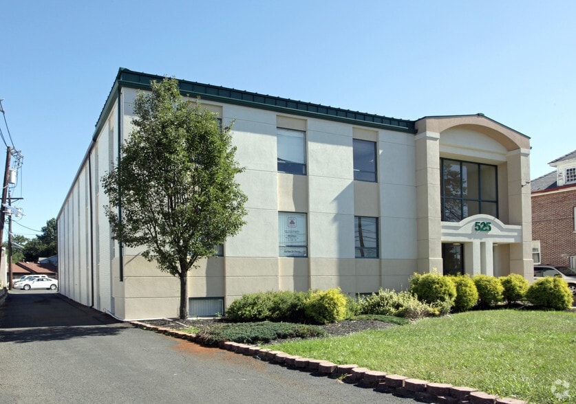 525 Milltown Rd, North Brunswick, NJ à louer - Photo du bâtiment - Image 2 de 4