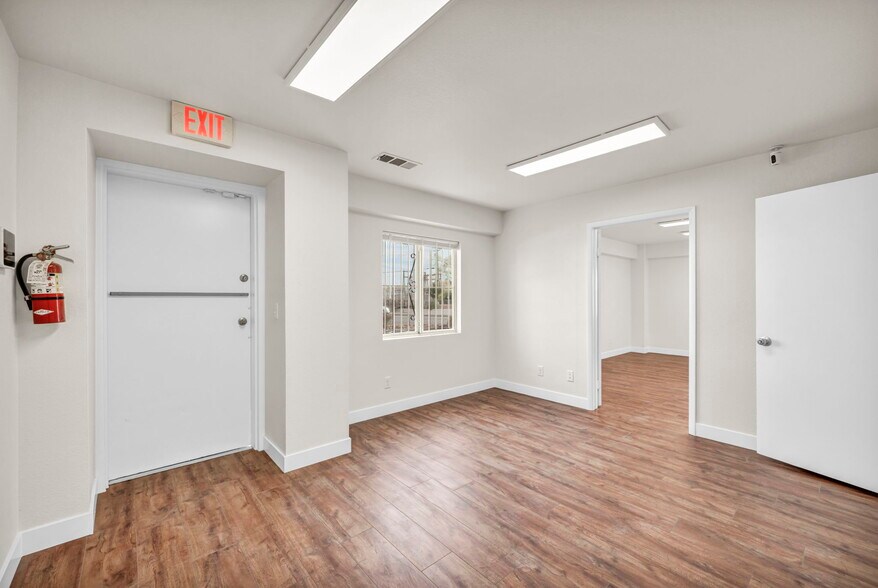 4040 Arcata Way, North Las Vegas, NV à louer - Photo du bâtiment - Image 3 de 52